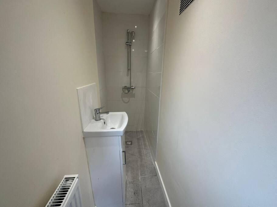 Big 3 Bedroom London House With 2 Bathroom Plumstead  Εξωτερικό φωτογραφία