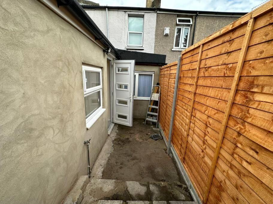 Big 3 Bedroom London House With 2 Bathroom Plumstead  Εξωτερικό φωτογραφία