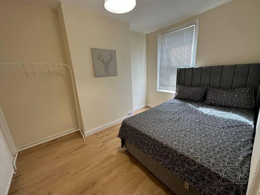 Big 3 Bedroom London House With 2 Bathroom Plumstead  Εξωτερικό φωτογραφία