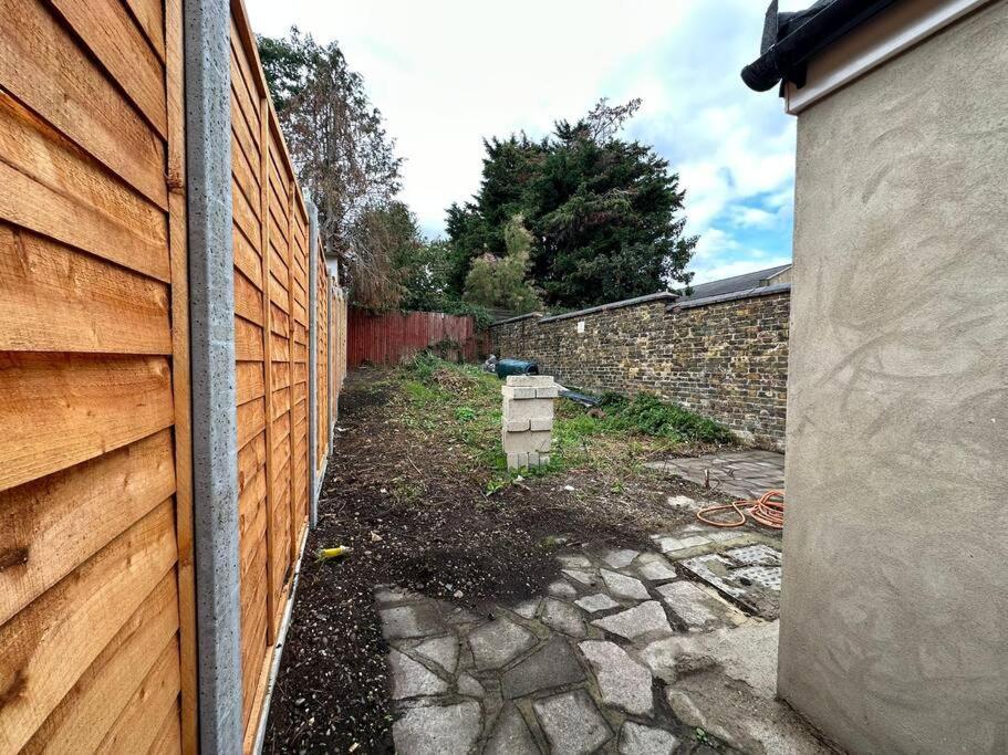 Big 3 Bedroom London House With 2 Bathroom Plumstead  Εξωτερικό φωτογραφία