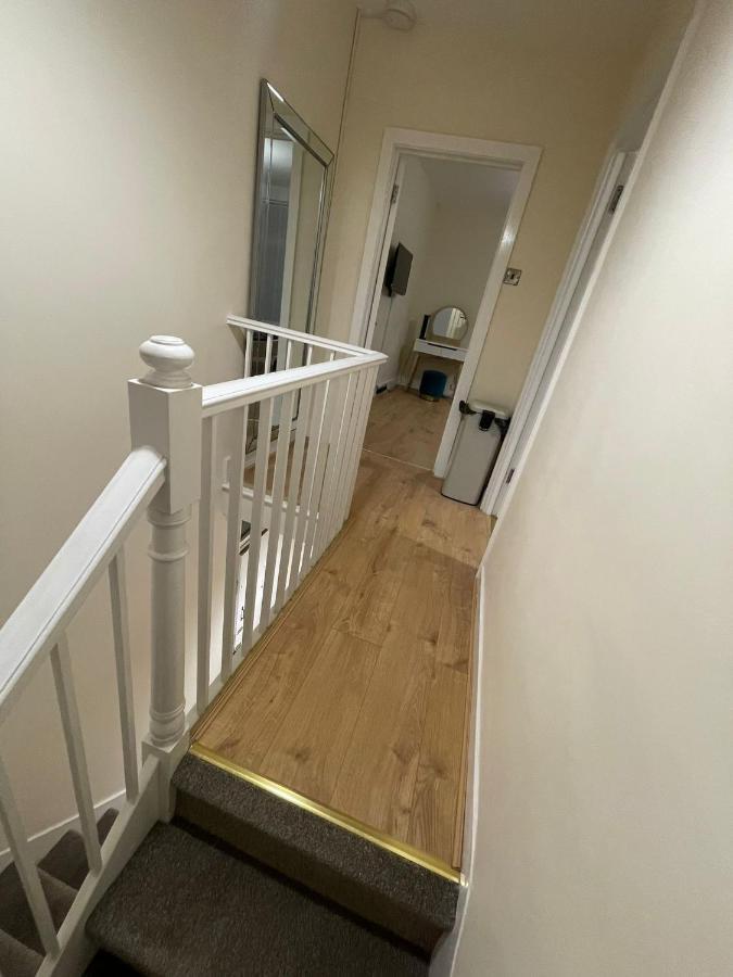 Big 3 Bedroom London House With 2 Bathroom Plumstead  Εξωτερικό φωτογραφία